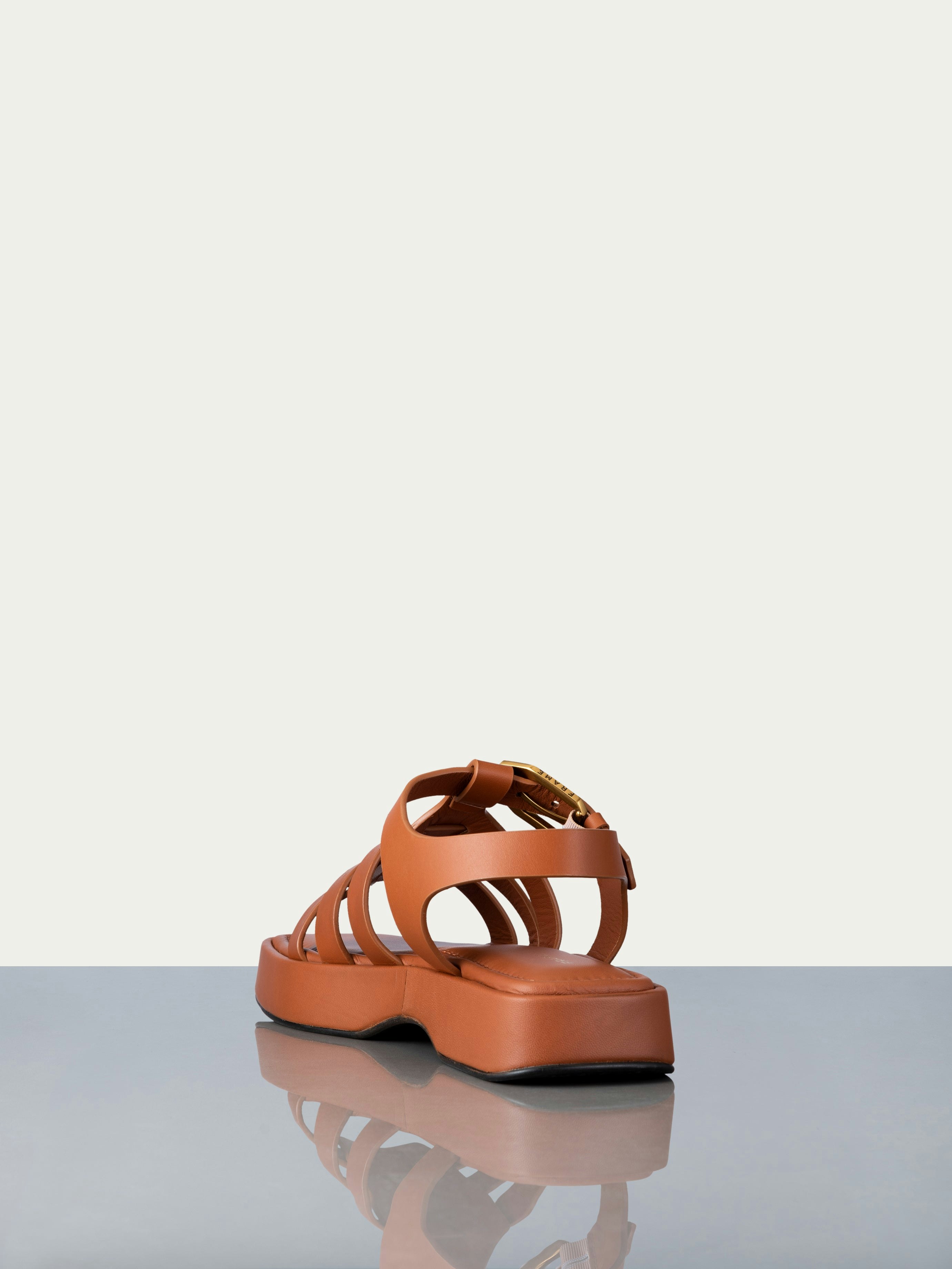 shoe back view alt:fit2